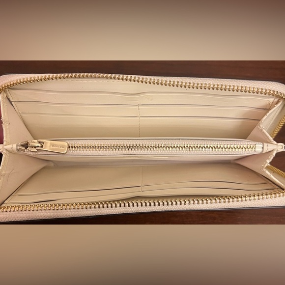 Sold - Picture 3 of 3